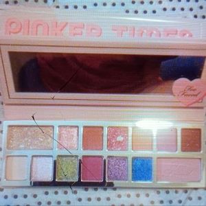 Too faced eye pallette